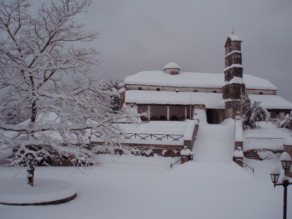 Nisista Lodge Mountain View Rodavgi ภายนอก รูปภาพ