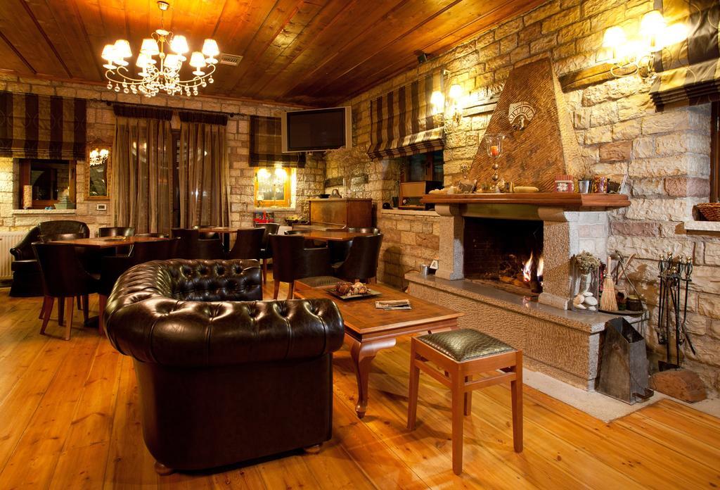 Nisista Lodge Mountain View Rodavgi ภายนอก รูปภาพ